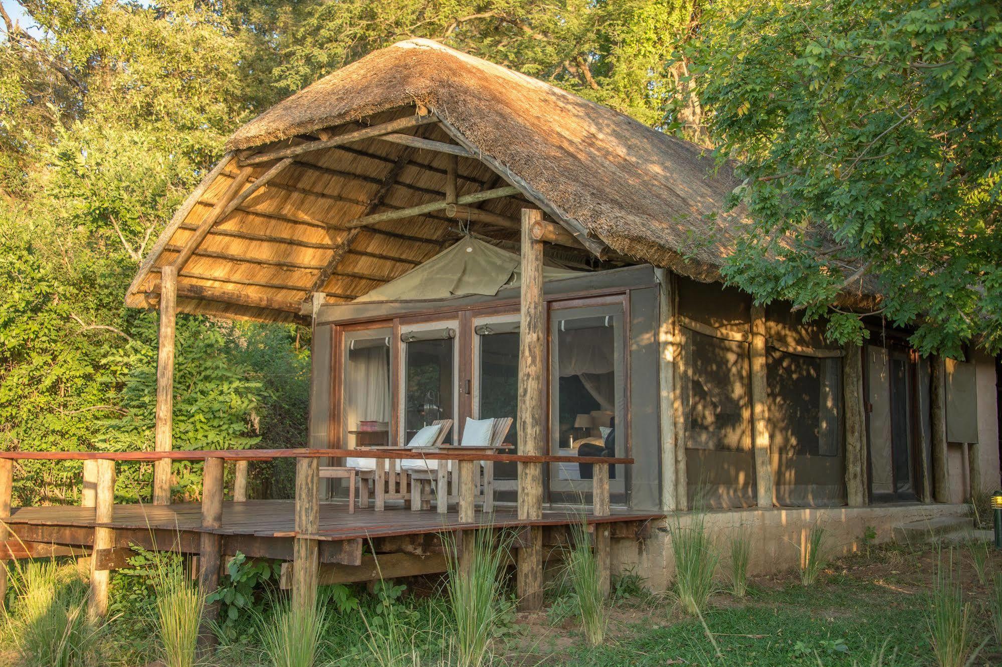 Royal Zambezi Lodge Mafuta Exterior foto