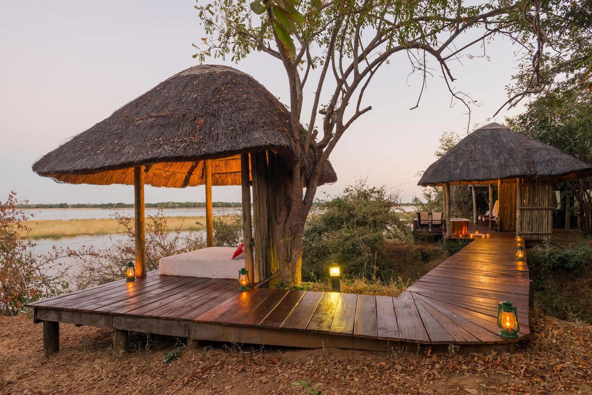 Royal Zambezi Lodge Mafuta Exterior foto